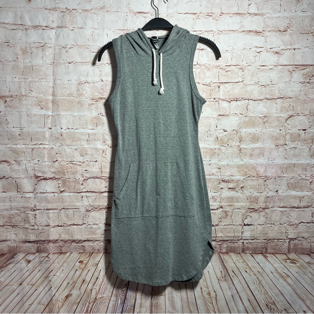 Windsor sleeveless hooded dress size medium